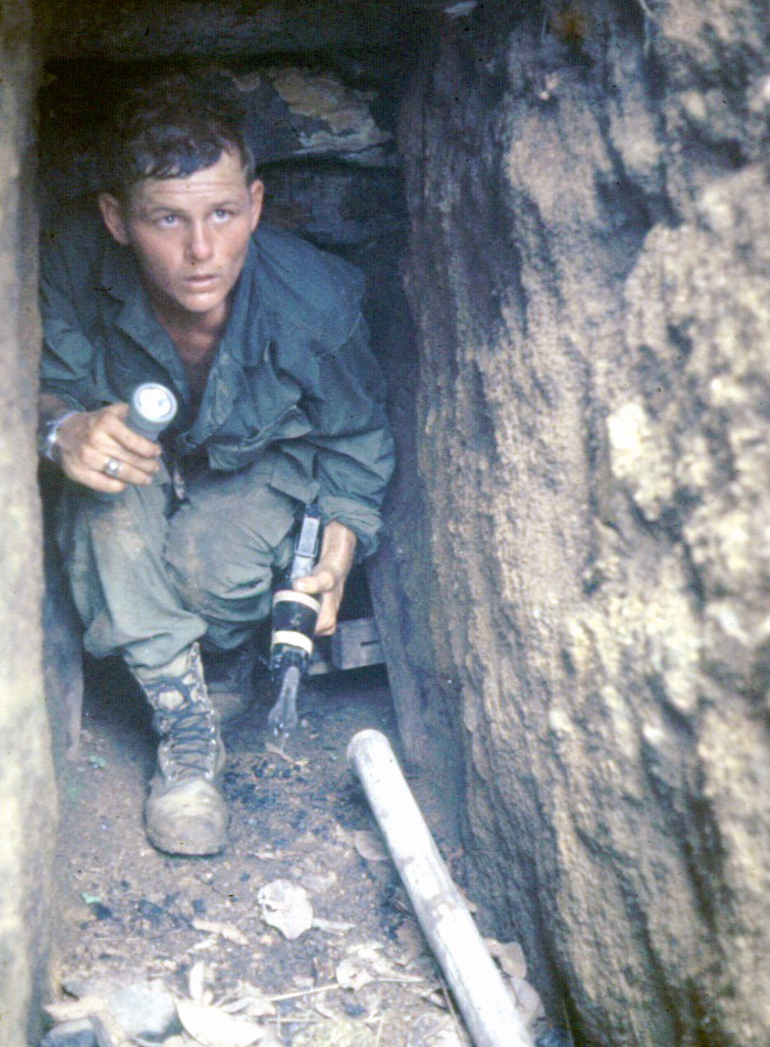Recondo_Ranger_Recondman_in_tunnel